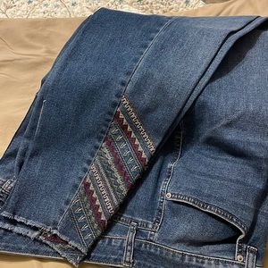 Women ankle jeans with embroidery front bottoms